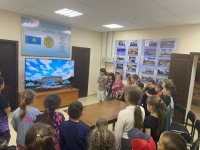 Бүгін музейдің экспозициялық залында мектеп жанындағы сауықтыру алаңынан балаларды шақыра отырып, ҚР Мемлекеттік рәміздер күніне арналған «Мемлекеттік рәміздер - ел мәртебесі» іс-шара өткізілді.